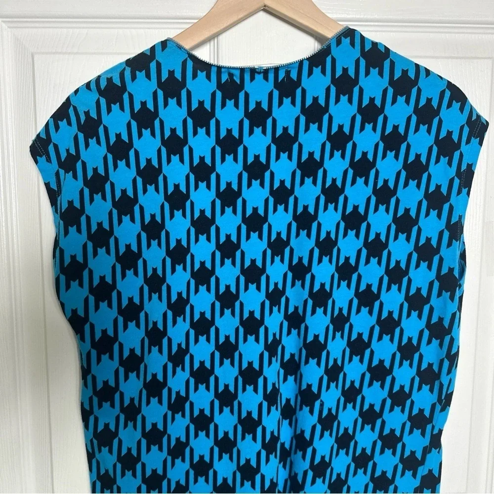 Michael Kors Graphic Sleeveless Blue and Black Blouse - Picture 10 of 13